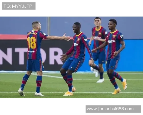 罗贝托与阿尔巴合影留念感慨岁月流逝祝福未来一切顺利