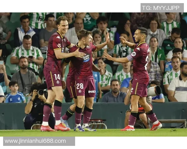 巴塞罗那与比利亚雷亚尔争夺西甲榜首之战精彩纷呈 巴塞罗那与比利亚雷亚尔争夺西甲榜首之战精彩纷呈