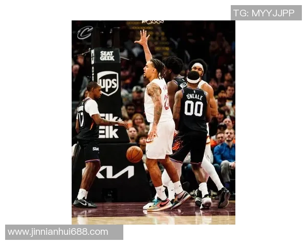 米切尔第三节火力全开8投6中三分1中3独得14分助队追分奋起反击 米切尔第三节火力全开8投6中三分1中3独得14分助队追分奋起反击